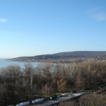 balatonalmadi-top-bal út, vasút és tó