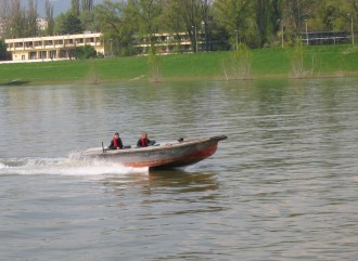 Dunai nagy motorcsónak