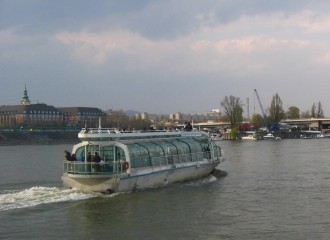 Városnéző hajó Budapest