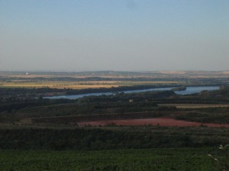 voros-iszap-tarolo-szolok-es-Duna