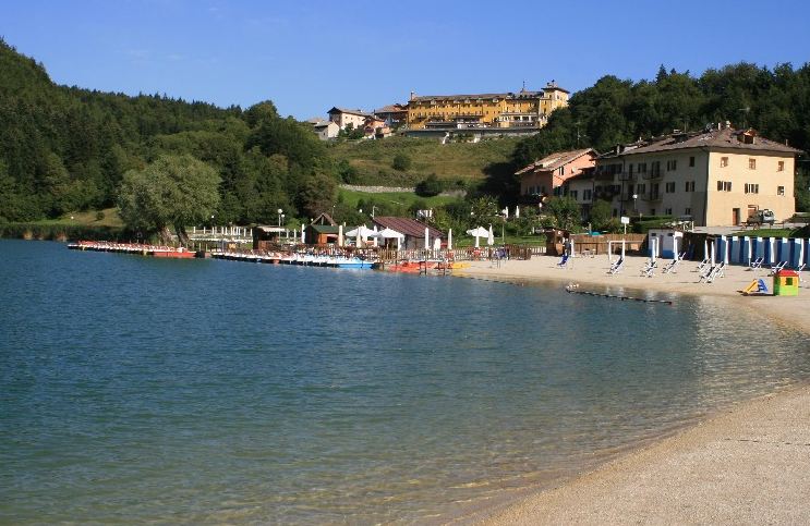 Lago di Lavarone - fürdő, pihenőhely