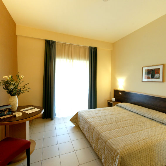 szoba - szép hotel Manfredonia